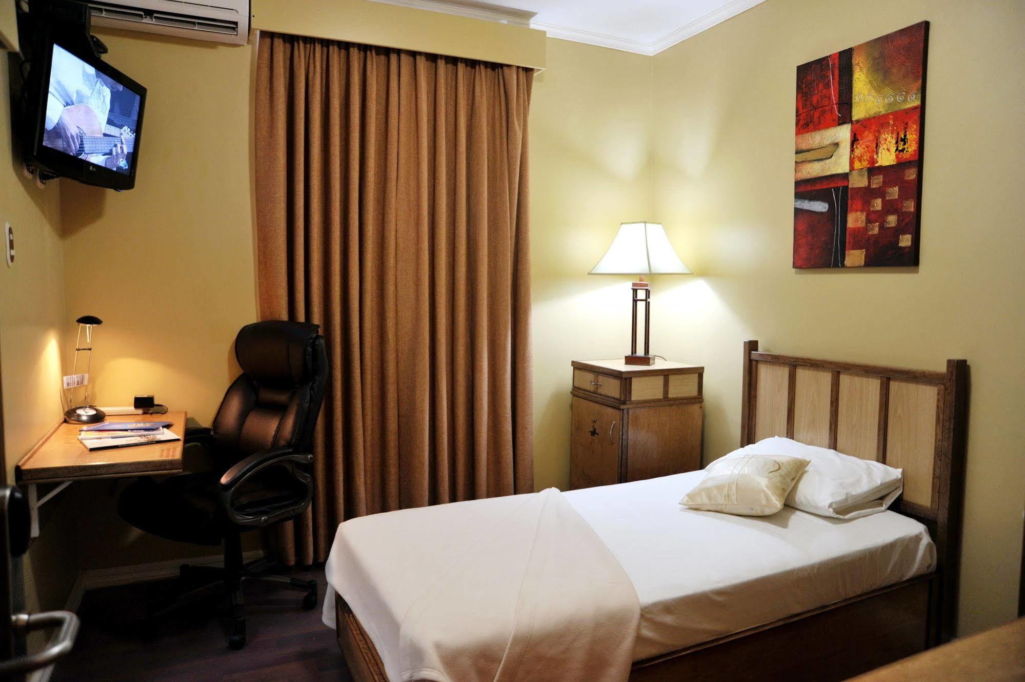 Culture Crossroads Inn Port of Spain Exteriör bild